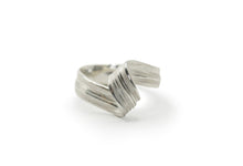Load image into Gallery viewer, Absolu small 'Loop' ring
