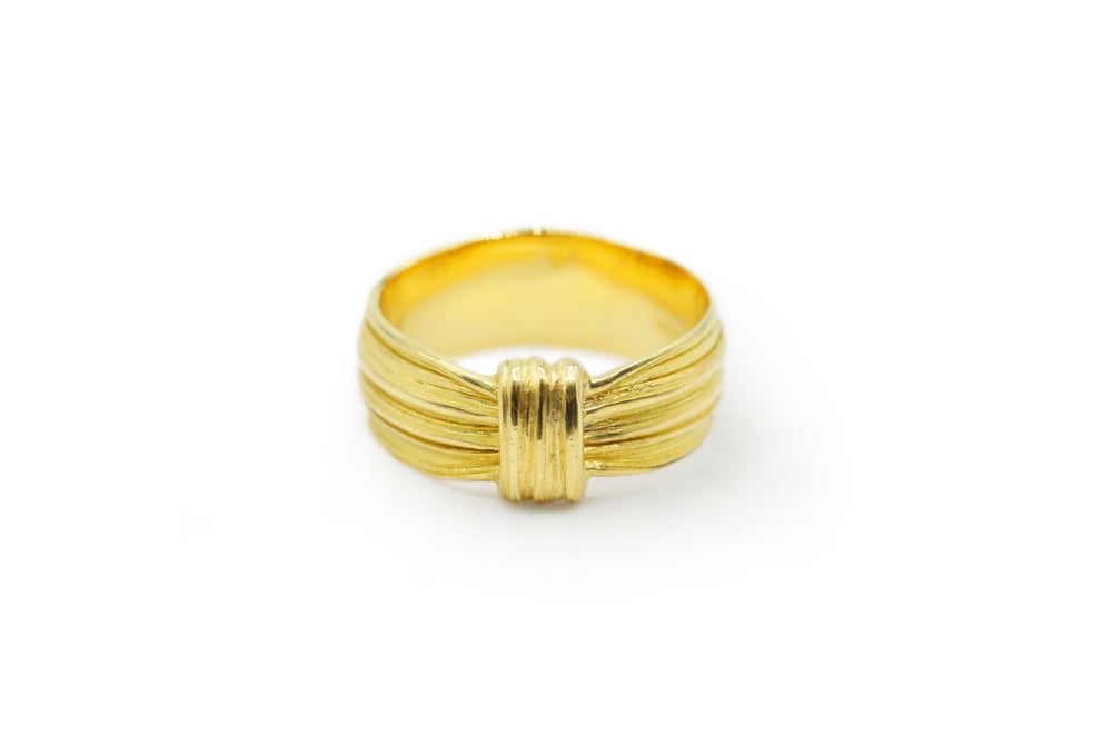 Absolu 'Creased knot' ring in 18ct yellow gold
