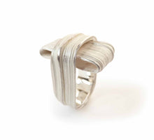 Load image into Gallery viewer, Absolu 'Nestled' ring