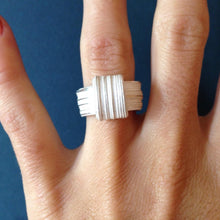 Load image into Gallery viewer, Absolu 'Simple knot' ring