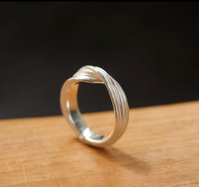 Load image into Gallery viewer, Absolu 'Fold' ring