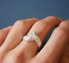 Load image into Gallery viewer, Absolu small 'Loop' ring