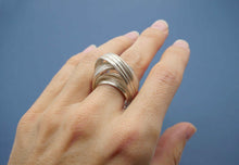 Load image into Gallery viewer, Absolu 'Waltz' ring