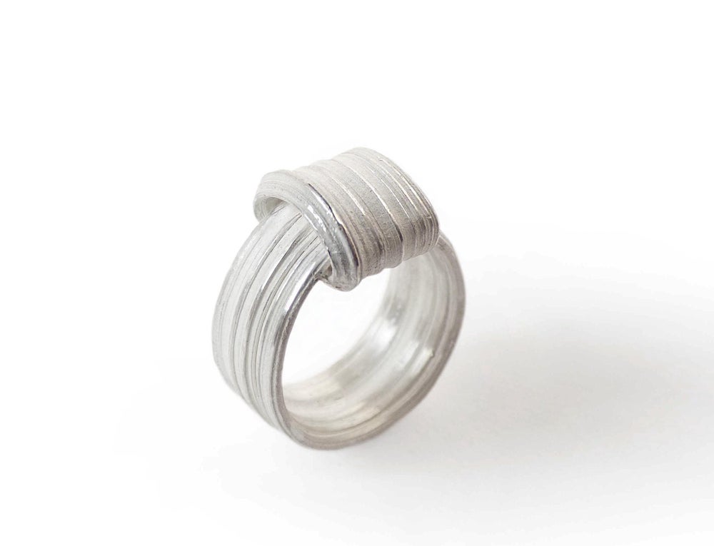 Simple new arrivals knot ring