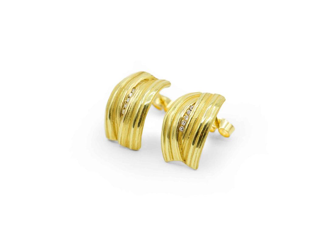 Absolu 'Curved' ear studs in gold and diamonds