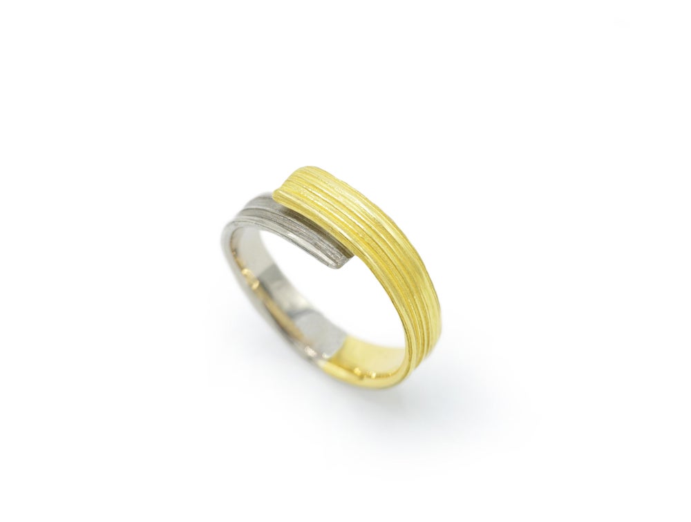 Absolu 'Extension' ring in 18ct yellow and white gold