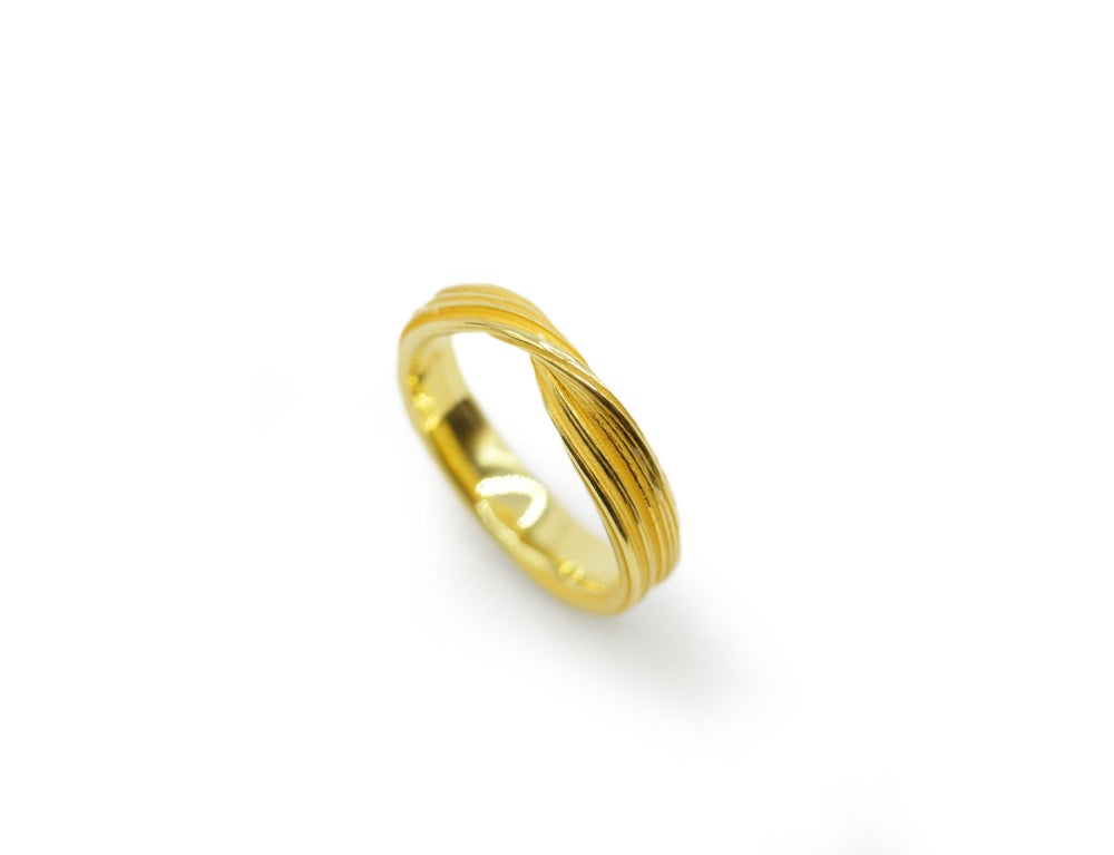 Absolu 'Fold' ring in 18ct yellow gold