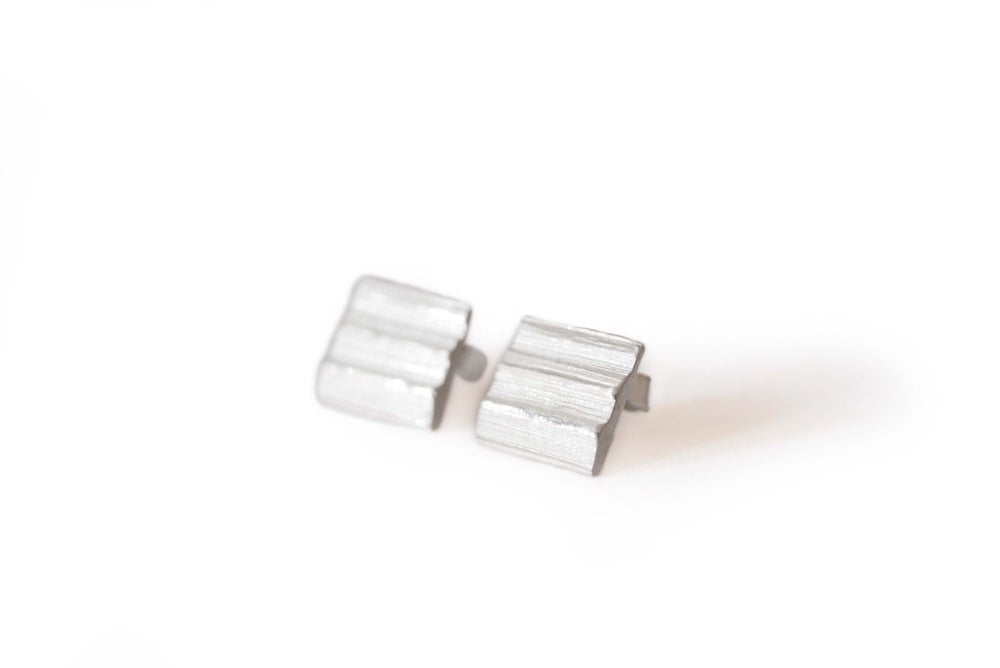 Absolu 'square' studs - small
