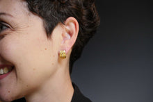 Load image into Gallery viewer, Absolu &#39;Curved&#39; ear studs in gold and diamonds
