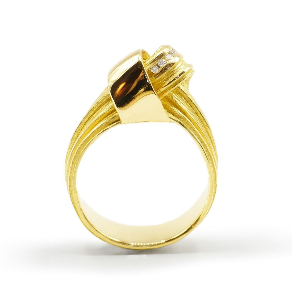 Absolu 'Upright knot' ring